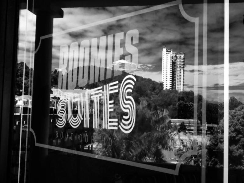 Roomies Suites Batu Ferringhi Esterno foto