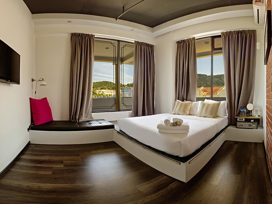 Roomies Suites Batu Ferringhi Esterno foto