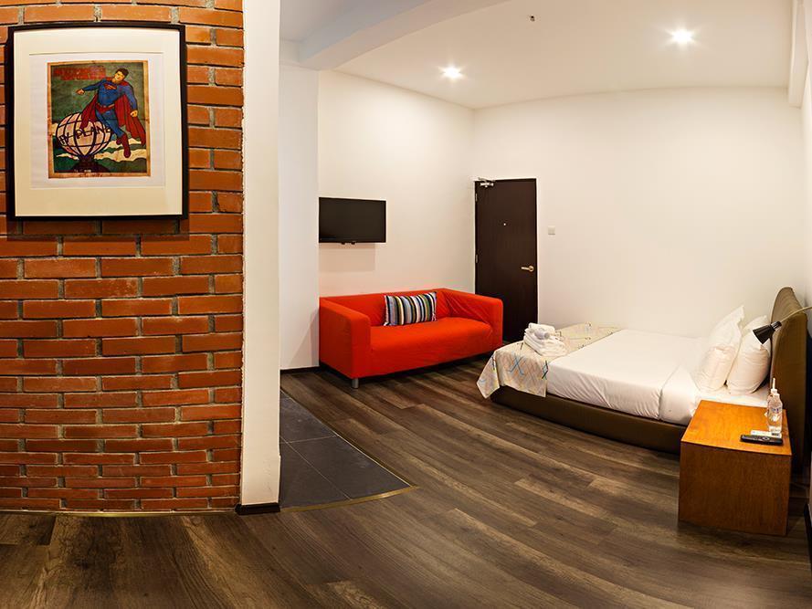 Roomies Suites Batu Ferringhi Esterno foto